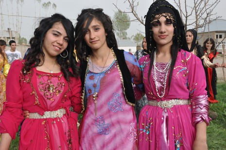 Hakkari'nin Yüksekova ilçesinde 12-13-05- 2012 Dünya evine Giren Çiftlerimizi Sizler için Sayfamıza taşıdık. Yüksekova Güncel Ailesi olarak Tüm Çiftlerimize mutluluklar Dileriz. Foto-Görüntü: Yaşar KAPLAN- Sinan AKKURT