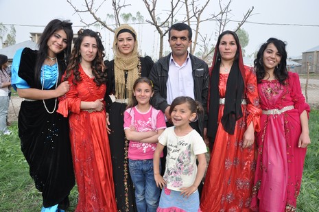 Hakkari'nin Yüksekova ilçesinde 12-13-05- 2012 Dünya evine Giren Çiftlerimizi Sizler için Sayfamıza taşıdık. Yüksekova Güncel Ailesi olarak Tüm Çiftlerimize mutluluklar Dileriz. Foto-Görüntü: Yaşar KAPLAN- Sinan AKKURT