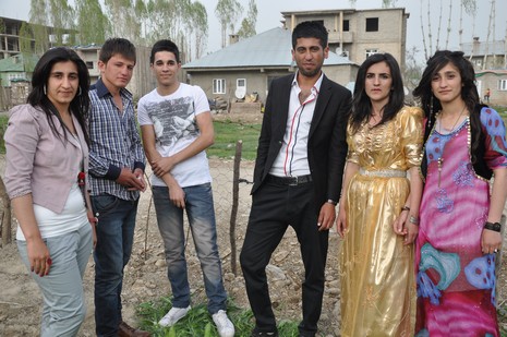 Hakkari'nin Yüksekova ilçesinde 12-13-05- 2012 Dünya evine Giren Çiftlerimizi Sizler için Sayfamıza taşıdık. Yüksekova Güncel Ailesi olarak Tüm Çiftlerimize mutluluklar Dileriz. Foto-Görüntü: Yaşar KAPLAN- Sinan AKKURT