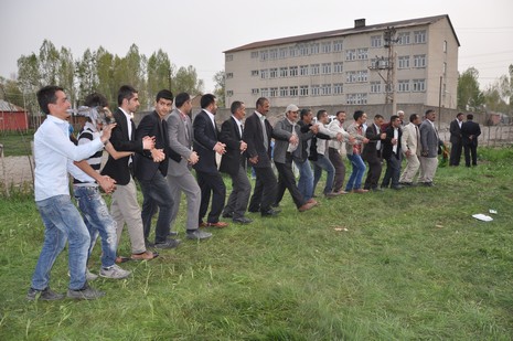 Hakkari'nin Yüksekova ilçesinde 12-13-05- 2012 Dünya evine Giren Çiftlerimizi Sizler için Sayfamıza taşıdık. Yüksekova Güncel Ailesi olarak Tüm Çiftlerimize mutluluklar Dileriz. Foto-Görüntü: Yaşar KAPLAN- Sinan AKKURT