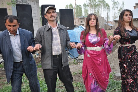 Hakkari'nin Yüksekova ilçesinde 12-13-05- 2012 Dünya evine Giren Çiftlerimizi Sizler için Sayfamıza taşıdık. Yüksekova Güncel Ailesi olarak Tüm Çiftlerimize mutluluklar Dileriz. Foto-Görüntü: Yaşar KAPLAN- Sinan AKKURT