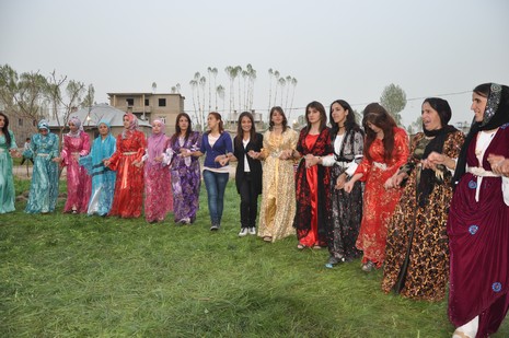 Hakkari'nin Yüksekova ilçesinde 12-13-05- 2012 Dünya evine Giren Çiftlerimizi Sizler için Sayfamıza taşıdık. Yüksekova Güncel Ailesi olarak Tüm Çiftlerimize mutluluklar Dileriz. Foto-Görüntü: Yaşar KAPLAN- Sinan AKKURT