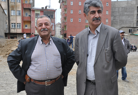 Yüksekova KURDÎ -DER öncülüğünde binlerce kişi Kürt dil bayramı kutlandı.