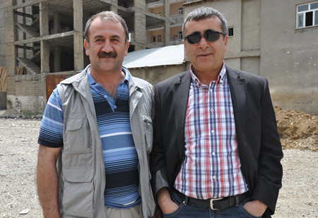 Yüksekova KURDÎ -DER öncülüğünde binlerce kişi Kürt dil bayramı kutlandı.