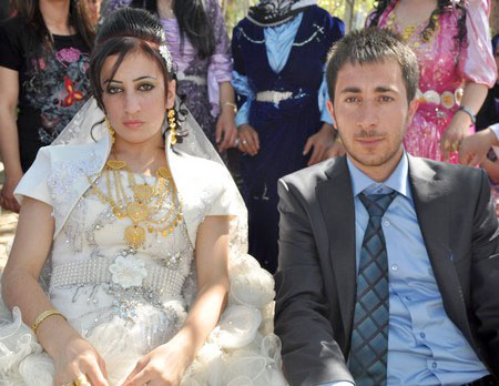 Hakkari'nin Yüksekova ilçesinde 19-20-05- 2012 Dünya evine Giren Çiftlerimizi Sizler için Sayfamıza taşıdık. Yüksekova Güncel Ailesi olarak Tüm Çiftlerimize mutluluklar Dileriz. Foto-Görüntü: Yaşar KAPLAN- Sinan AKKURT