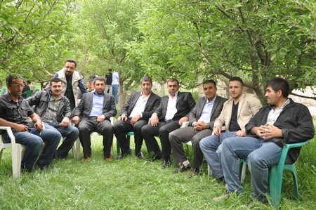 Hakkari'nin Yüksekova ilçesinde 19-20-05- 2012 Dünya evine Giren Çiftlerimizi Sizler için Sayfamıza taşıdık. Yüksekova Güncel Ailesi olarak Tüm Çiftlerimize mutluluklar Dileriz. Foto-Görüntü: Yaşar KAPLAN- Sinan AKKURT