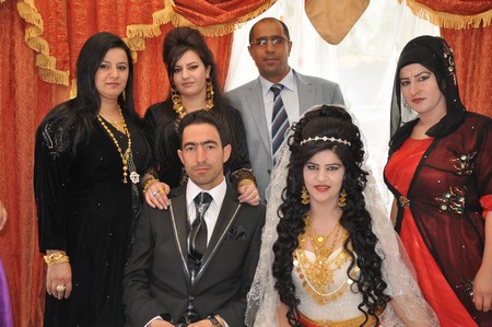 Hakkari'nin Yüksekova ilçesinde 19-20-05- 2012 Dünya evine Giren Çiftlerimizi Sizler için Sayfamıza taşıdık. Yüksekova Güncel Ailesi olarak Tüm Çiftlerimize mutluluklar Dileriz. Foto-Görüntü: Yaşar KAPLAN- Sinan AKKURT