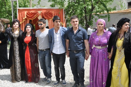 Hakkari'nin Yüksekova ilçesinde 19-20-05- 2012 Dünya evine Giren Çiftlerimizi Sizler için Sayfamıza taşıdık. Yüksekova Güncel Ailesi olarak Tüm Çiftlerimize mutluluklar Dileriz. Foto-Görüntü: Yaşar KAPLAN- Sinan AKKURT