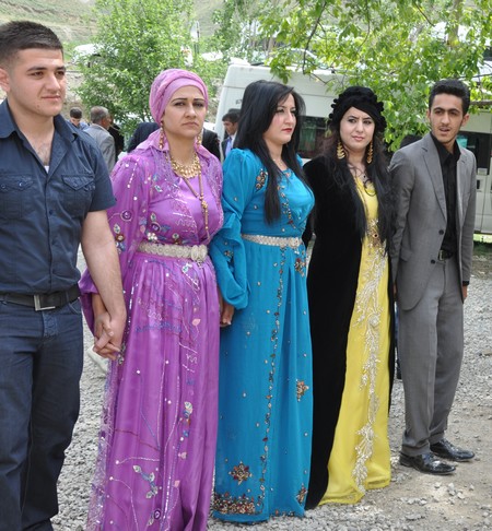 Hakkari'nin Yüksekova ilçesinde 19-20-05- 2012 Dünya evine Giren Çiftlerimizi Sizler için Sayfamıza taşıdık. Yüksekova Güncel Ailesi olarak Tüm Çiftlerimize mutluluklar Dileriz. Foto-Görüntü: Yaşar KAPLAN- Sinan AKKURT