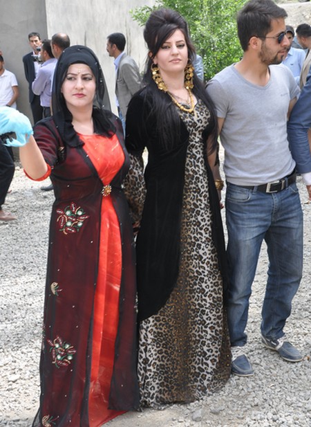 Hakkari'nin Yüksekova ilçesinde 19-20-05- 2012 Dünya evine Giren Çiftlerimizi Sizler için Sayfamıza taşıdık. Yüksekova Güncel Ailesi olarak Tüm Çiftlerimize mutluluklar Dileriz. Foto-Görüntü: Yaşar KAPLAN- Sinan AKKURT