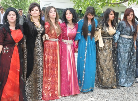 Hakkari'nin Yüksekova ilçesinde 19-20-05- 2012 Dünya evine Giren Çiftlerimizi Sizler için Sayfamıza taşıdık. Yüksekova Güncel Ailesi olarak Tüm Çiftlerimize mutluluklar Dileriz. Foto-Görüntü: Yaşar KAPLAN- Sinan AKKURT