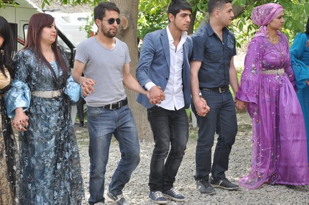 Hakkari'nin Yüksekova ilçesinde 19-20-05- 2012 Dünya evine Giren Çiftlerimizi Sizler için Sayfamıza taşıdık. Yüksekova Güncel Ailesi olarak Tüm Çiftlerimize mutluluklar Dileriz. Foto-Görüntü: Yaşar KAPLAN- Sinan AKKURT