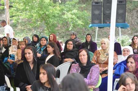 Hakkari'nin Yüksekova ilçesinde 19-20-05- 2012 Dünya evine Giren Çiftlerimizi Sizler için Sayfamıza taşıdık. Yüksekova Güncel Ailesi olarak Tüm Çiftlerimize mutluluklar Dileriz. Foto-Görüntü: Yaşar KAPLAN- Sinan AKKURT