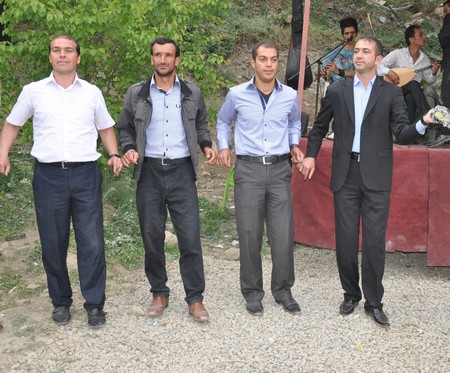 Hakkari'nin Yüksekova ilçesinde 19-20-05- 2012 Dünya evine Giren Çiftlerimizi Sizler için Sayfamıza taşıdık. Yüksekova Güncel Ailesi olarak Tüm Çiftlerimize mutluluklar Dileriz. Foto-Görüntü: Yaşar KAPLAN- Sinan AKKURT