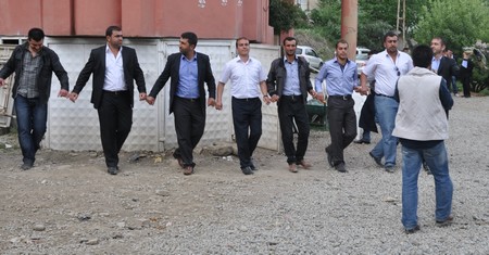 Hakkari'nin Yüksekova ilçesinde 19-20-05- 2012 Dünya evine Giren Çiftlerimizi Sizler için Sayfamıza taşıdık. Yüksekova Güncel Ailesi olarak Tüm Çiftlerimize mutluluklar Dileriz. Foto-Görüntü: Yaşar KAPLAN- Sinan AKKURT