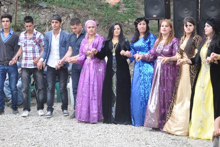 Hakkari'nin Yüksekova ilçesinde 19-20-05- 2012 Dünya evine Giren Çiftlerimizi Sizler için Sayfamıza taşıdık. Yüksekova Güncel Ailesi olarak Tüm Çiftlerimize mutluluklar Dileriz. Foto-Görüntü: Yaşar KAPLAN- Sinan AKKURT