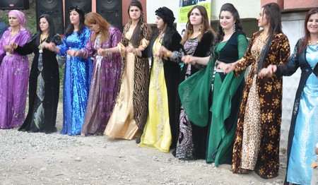 Hakkari'nin Yüksekova ilçesinde 19-20-05- 2012 Dünya evine Giren Çiftlerimizi Sizler için Sayfamıza taşıdık. Yüksekova Güncel Ailesi olarak Tüm Çiftlerimize mutluluklar Dileriz. Foto-Görüntü: Yaşar KAPLAN- Sinan AKKURT