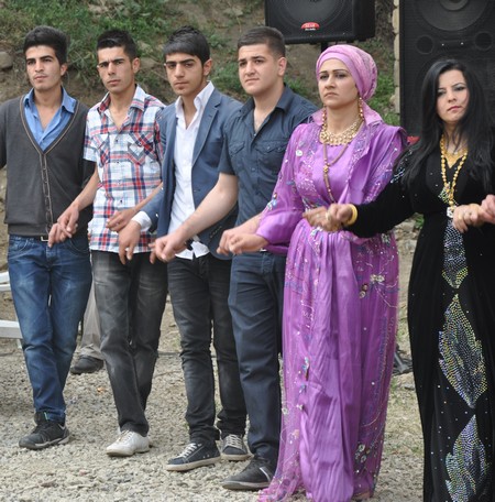 Hakkari'nin Yüksekova ilçesinde 19-20-05- 2012 Dünya evine Giren Çiftlerimizi Sizler için Sayfamıza taşıdık. Yüksekova Güncel Ailesi olarak Tüm Çiftlerimize mutluluklar Dileriz. Foto-Görüntü: Yaşar KAPLAN- Sinan AKKURT