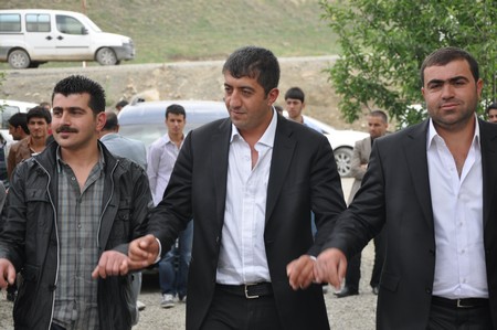 Hakkari'nin Yüksekova ilçesinde 19-20-05- 2012 Dünya evine Giren Çiftlerimizi Sizler için Sayfamıza taşıdık. Yüksekova Güncel Ailesi olarak Tüm Çiftlerimize mutluluklar Dileriz. Foto-Görüntü: Yaşar KAPLAN- Sinan AKKURT