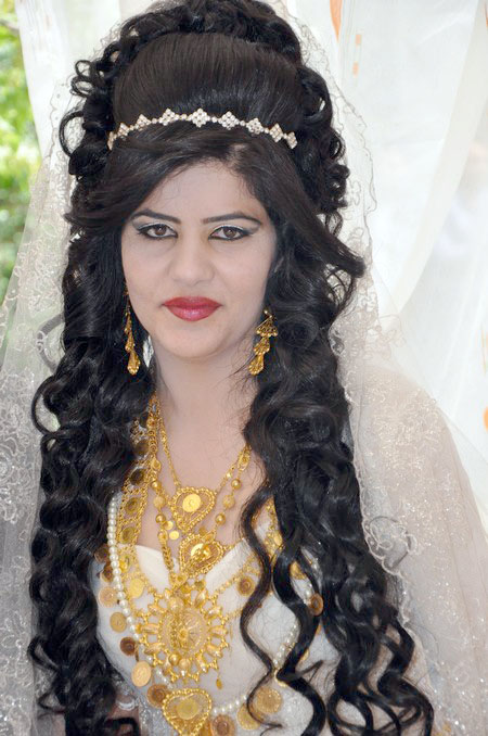 Hakkari'nin Yüksekova ilçesinde 19-20-05- 2012 Dünya evine Giren Çiftlerimizi Sizler için Sayfamıza taşıdık. Yüksekova Güncel Ailesi olarak Tüm Çiftlerimize mutluluklar Dileriz. Foto-Görüntü: Yaşar KAPLAN- Sinan AKKURT