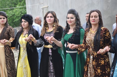 Hakkari'nin Yüksekova ilçesinde 19-20-05- 2012 Dünya evine Giren Çiftlerimizi Sizler için Sayfamıza taşıdık. Yüksekova Güncel Ailesi olarak Tüm Çiftlerimize mutluluklar Dileriz. Foto-Görüntü: Yaşar KAPLAN- Sinan AKKURT