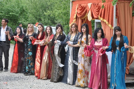 Hakkari'nin Yüksekova ilçesinde 19-20-05- 2012 Dünya evine Giren Çiftlerimizi Sizler için Sayfamıza taşıdık. Yüksekova Güncel Ailesi olarak Tüm Çiftlerimize mutluluklar Dileriz. Foto-Görüntü: Yaşar KAPLAN- Sinan AKKURT