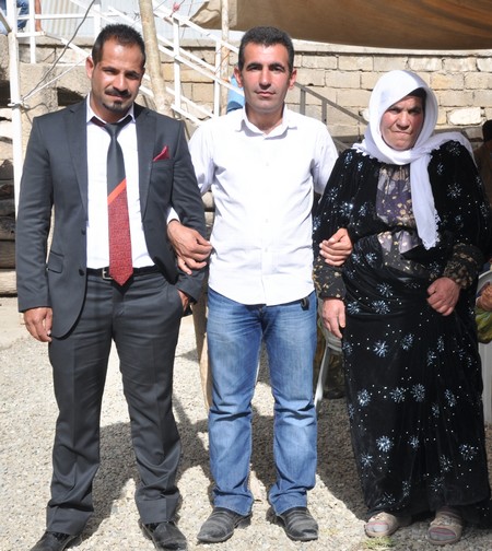 Hakkari'nin Yüksekova ilçesinde 19-20-05- 2012 Dünya evine Giren Çiftlerimizi Sizler için Sayfamıza taşıdık. Yüksekova Güncel Ailesi olarak Tüm Çiftlerimize mutluluklar Dileriz. Foto-Görüntü: Yaşar KAPLAN- Sinan AKKURT