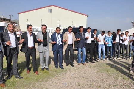 Hakkari'nin Yüksekova ilçesinde 19-20-05- 2012 Dünya evine Giren Çiftlerimizi Sizler için Sayfamıza taşıdık. Yüksekova Güncel Ailesi olarak Tüm Çiftlerimize mutluluklar Dileriz. Foto-Görüntü: Yaşar KAPLAN- Sinan AKKURT