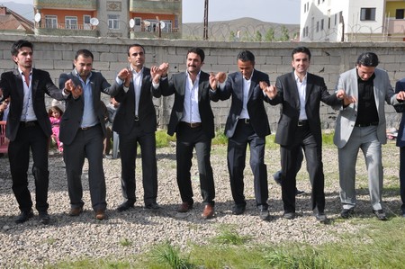 Hakkari'nin Yüksekova ilçesinde 19-20-05- 2012 Dünya evine Giren Çiftlerimizi Sizler için Sayfamıza taşıdık. Yüksekova Güncel Ailesi olarak Tüm Çiftlerimize mutluluklar Dileriz. Foto-Görüntü: Yaşar KAPLAN- Sinan AKKURT