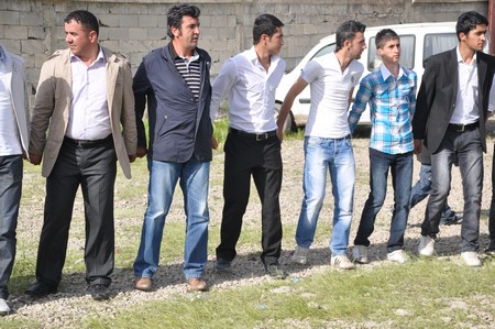 Hakkari'nin Yüksekova ilçesinde 19-20-05- 2012 Dünya evine Giren Çiftlerimizi Sizler için Sayfamıza taşıdık. Yüksekova Güncel Ailesi olarak Tüm Çiftlerimize mutluluklar Dileriz. Foto-Görüntü: Yaşar KAPLAN- Sinan AKKURT