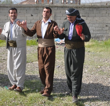 Hakkari'nin Yüksekova ilçesinde 19-20-05- 2012 Dünya evine Giren Çiftlerimizi Sizler için Sayfamıza taşıdık. Yüksekova Güncel Ailesi olarak Tüm Çiftlerimize mutluluklar Dileriz. Foto-Görüntü: Yaşar KAPLAN- Sinan AKKURT
