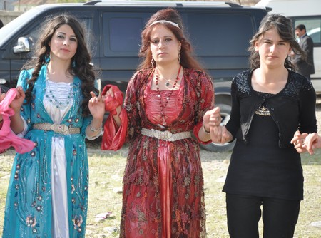 Hakkari'nin Yüksekova ilçesinde 19-20-05- 2012 Dünya evine Giren Çiftlerimizi Sizler için Sayfamıza taşıdık. Yüksekova Güncel Ailesi olarak Tüm Çiftlerimize mutluluklar Dileriz. Foto-Görüntü: Yaşar KAPLAN- Sinan AKKURT