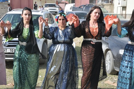 Hakkari'nin Yüksekova ilçesinde 19-20-05- 2012 Dünya evine Giren Çiftlerimizi Sizler için Sayfamıza taşıdık. Yüksekova Güncel Ailesi olarak Tüm Çiftlerimize mutluluklar Dileriz. Foto-Görüntü: Yaşar KAPLAN- Sinan AKKURT