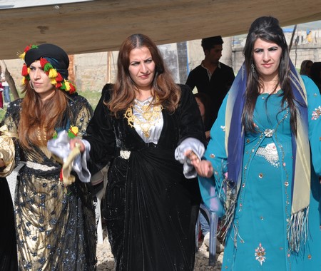 Hakkari'nin Yüksekova ilçesinde 19-20-05- 2012 Dünya evine Giren Çiftlerimizi Sizler için Sayfamıza taşıdık. Yüksekova Güncel Ailesi olarak Tüm Çiftlerimize mutluluklar Dileriz. Foto-Görüntü: Yaşar KAPLAN- Sinan AKKURT