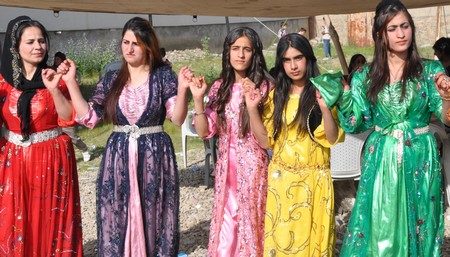 Hakkari'nin Yüksekova ilçesinde 19-20-05- 2012 Dünya evine Giren Çiftlerimizi Sizler için Sayfamıza taşıdık. Yüksekova Güncel Ailesi olarak Tüm Çiftlerimize mutluluklar Dileriz. Foto-Görüntü: Yaşar KAPLAN- Sinan AKKURT