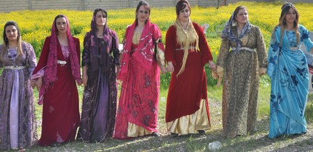 Hakkari'nin Yüksekova ilçesinde 19-20-05- 2012 Dünya evine Giren Çiftlerimizi Sizler için Sayfamıza taşıdık. Yüksekova Güncel Ailesi olarak Tüm Çiftlerimize mutluluklar Dileriz. Foto-Görüntü: Yaşar KAPLAN- Sinan AKKURT