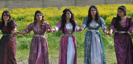 Hakkari'nin Yüksekova ilçesinde 19-20-05- 2012 Dünya evine Giren Çiftlerimizi Sizler için Sayfamıza taşıdık. Yüksekova Güncel Ailesi olarak Tüm Çiftlerimize mutluluklar Dileriz. Foto-Görüntü: Yaşar KAPLAN- Sinan AKKURT