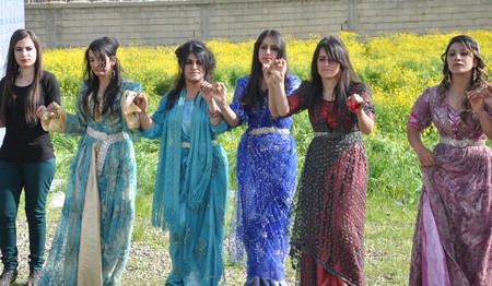 Hakkari'nin Yüksekova ilçesinde 19-20-05- 2012 Dünya evine Giren Çiftlerimizi Sizler için Sayfamıza taşıdık. Yüksekova Güncel Ailesi olarak Tüm Çiftlerimize mutluluklar Dileriz. Foto-Görüntü: Yaşar KAPLAN- Sinan AKKURT