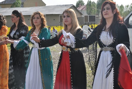 Hakkari'nin Yüksekova ilçesinde 19-20-05- 2012 Dünya evine Giren Çiftlerimizi Sizler için Sayfamıza taşıdık. Yüksekova Güncel Ailesi olarak Tüm Çiftlerimize mutluluklar Dileriz. Foto-Görüntü: Yaşar KAPLAN- Sinan AKKURT