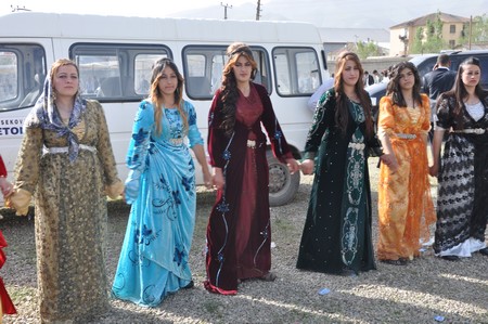 Hakkari'nin Yüksekova ilçesinde 19-20-05- 2012 Dünya evine Giren Çiftlerimizi Sizler için Sayfamıza taşıdık. Yüksekova Güncel Ailesi olarak Tüm Çiftlerimize mutluluklar Dileriz. Foto-Görüntü: Yaşar KAPLAN- Sinan AKKURT