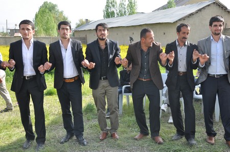 Hakkari'nin Yüksekova ilçesinde 19-20-05- 2012 Dünya evine Giren Çiftlerimizi Sizler için Sayfamıza taşıdık. Yüksekova Güncel Ailesi olarak Tüm Çiftlerimize mutluluklar Dileriz. Foto-Görüntü: Yaşar KAPLAN- Sinan AKKURT