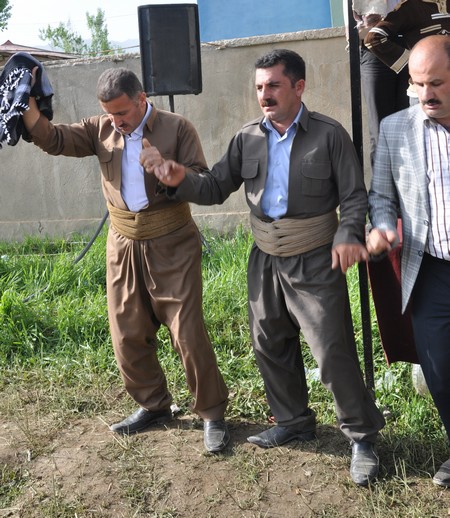 Hakkari'nin Yüksekova ilçesinde 19-20-05- 2012 Dünya evine Giren Çiftlerimizi Sizler için Sayfamıza taşıdık. Yüksekova Güncel Ailesi olarak Tüm Çiftlerimize mutluluklar Dileriz. Foto-Görüntü: Yaşar KAPLAN- Sinan AKKURT