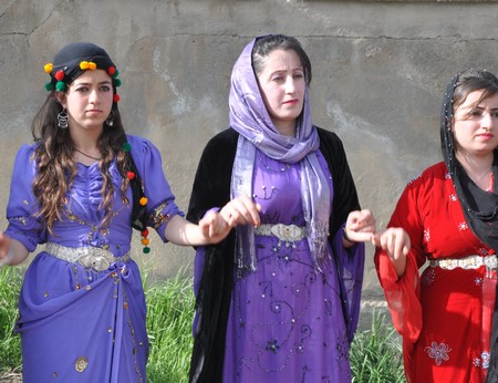 Hakkari'nin Yüksekova ilçesinde 19-20-05- 2012 Dünya evine Giren Çiftlerimizi Sizler için Sayfamıza taşıdık. Yüksekova Güncel Ailesi olarak Tüm Çiftlerimize mutluluklar Dileriz. Foto-Görüntü: Yaşar KAPLAN- Sinan AKKURT