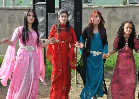 Hakkari'nin Yüksekova ilçesinde 19-20-05- 2012 Dünya evine Giren Çiftlerimizi Sizler için Sayfamıza taşıdık. Yüksekova Güncel Ailesi olarak Tüm Çiftlerimize mutluluklar Dileriz. Foto-Görüntü: Yaşar KAPLAN- Sinan AKKURT