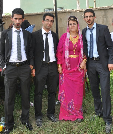 Hakkari'nin Yüksekova ilçesinde 19-20-05- 2012 Dünya evine Giren Çiftlerimizi Sizler için Sayfamıza taşıdık. Yüksekova Güncel Ailesi olarak Tüm Çiftlerimize mutluluklar Dileriz. Foto-Görüntü: Yaşar KAPLAN- Sinan AKKURT