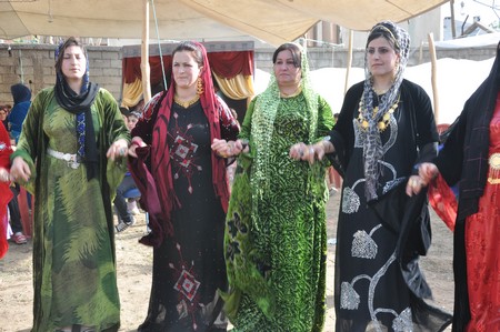 Hakkari'nin Yüksekova ilçesinde 19-20-05- 2012 Dünya evine Giren Çiftlerimizi Sizler için Sayfamıza taşıdık. Yüksekova Güncel Ailesi olarak Tüm Çiftlerimize mutluluklar Dileriz. Foto-Görüntü: Yaşar KAPLAN- Sinan AKKURT