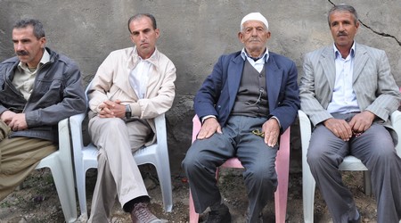 Hakkari'nin Yüksekova ilçesinde 19-20-05- 2012 Dünya evine Giren Çiftlerimizi Sizler için Sayfamıza taşıdık. Yüksekova Güncel Ailesi olarak Tüm Çiftlerimize mutluluklar Dileriz. Foto-Görüntü: Yaşar KAPLAN- Sinan AKKURT