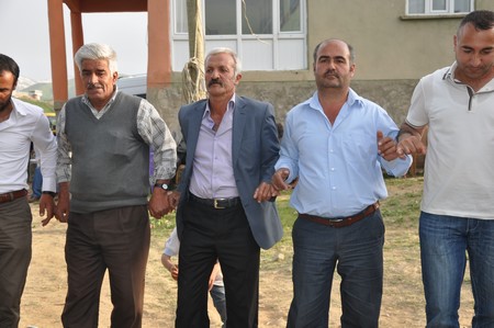 Hakkari'nin Yüksekova ilçesinde 19-20-05- 2012 Dünya evine Giren Çiftlerimizi Sizler için Sayfamıza taşıdık. Yüksekova Güncel Ailesi olarak Tüm Çiftlerimize mutluluklar Dileriz. Foto-Görüntü: Yaşar KAPLAN- Sinan AKKURT