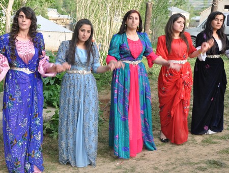 Hakkari'nin Yüksekova ilçesinde 19-20-05- 2012 Dünya evine Giren Çiftlerimizi Sizler için Sayfamıza taşıdık. Yüksekova Güncel Ailesi olarak Tüm Çiftlerimize mutluluklar Dileriz. Foto-Görüntü: Yaşar KAPLAN- Sinan AKKURT