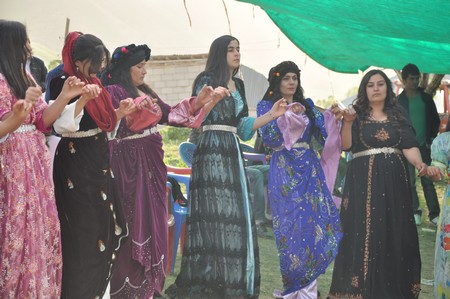 Hakkari'nin Yüksekova ilçesinde 19-20-05- 2012 Dünya evine Giren Çiftlerimizi Sizler için Sayfamıza taşıdık. Yüksekova Güncel Ailesi olarak Tüm Çiftlerimize mutluluklar Dileriz. Foto-Görüntü: Yaşar KAPLAN- Sinan AKKURT